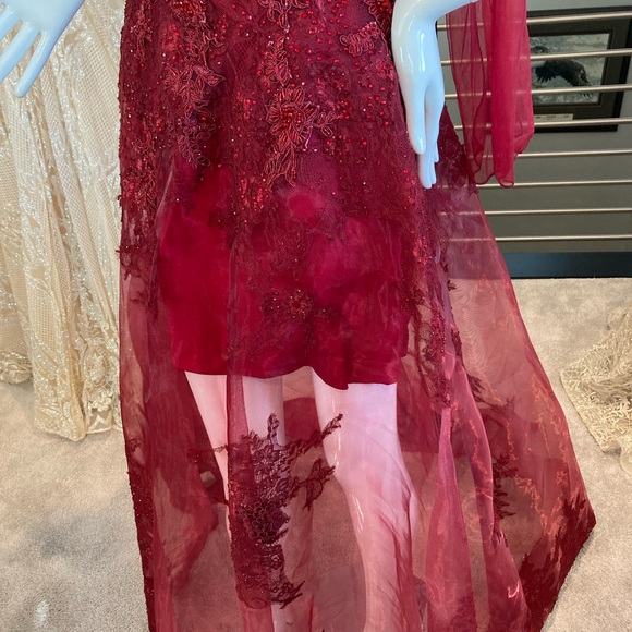 New elegant dress/gown - Picture 10 of 17